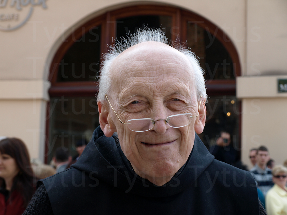 o. Leon Knabit
