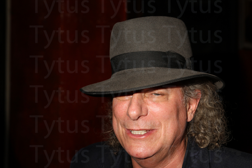 Gary Lucas