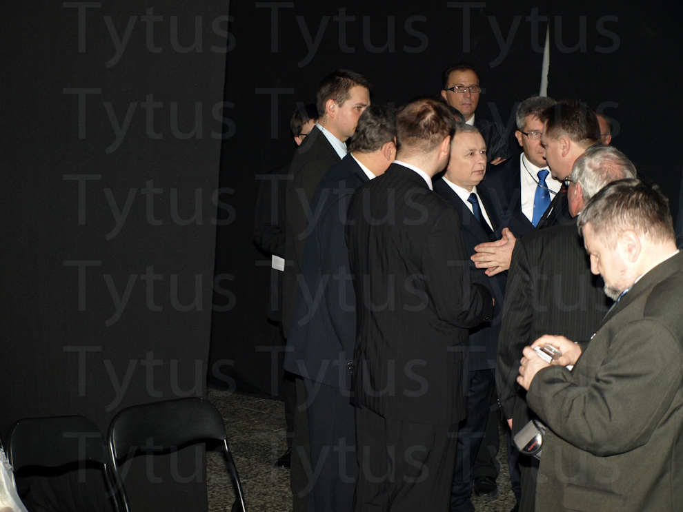 PiS curtain 2
