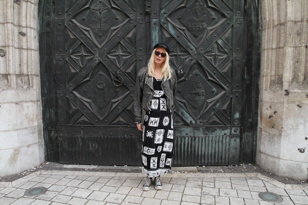 Linda Molin at the gate