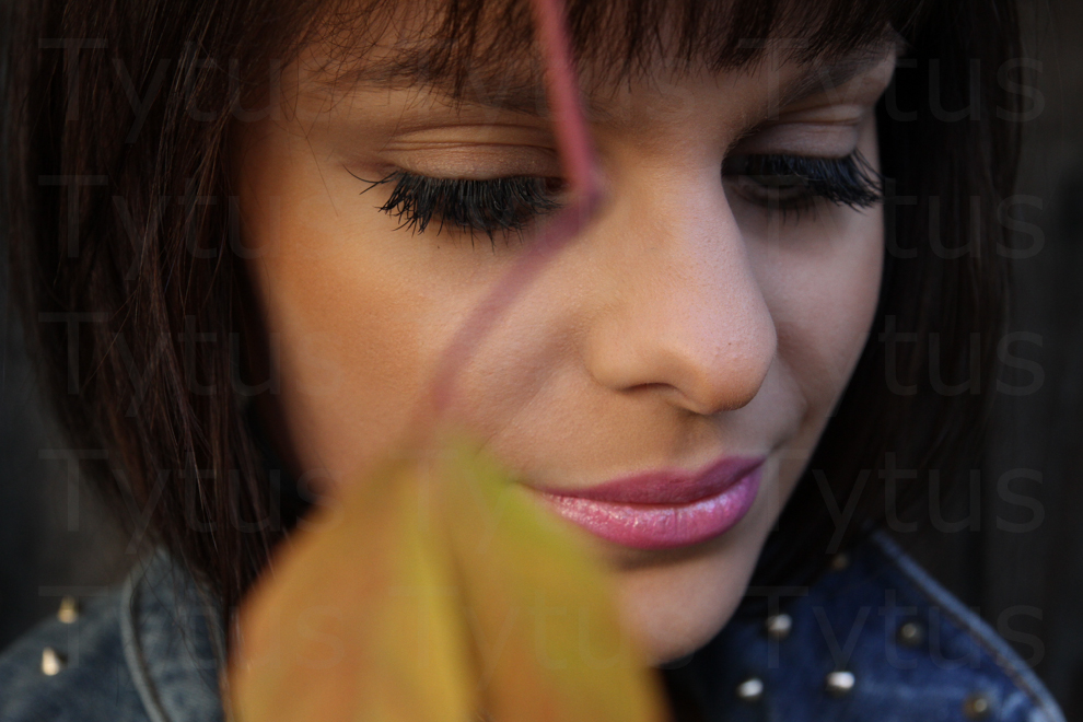 Ada Szulc and lonely leaf