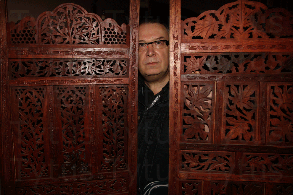 Lech Majewski behind the wooden screen