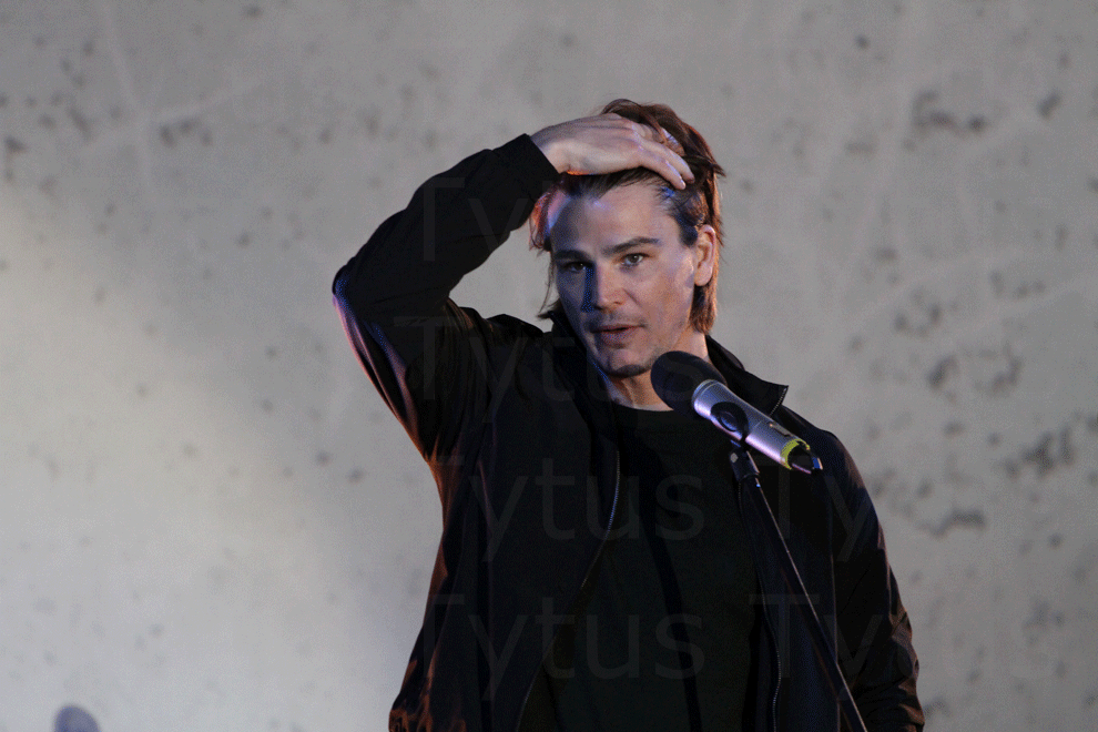 Josh Hartnett's unruly Hair